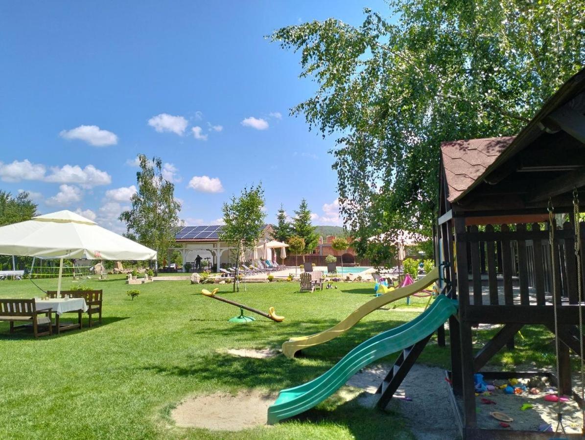 Natura Family Resort Avrig Exterior foto